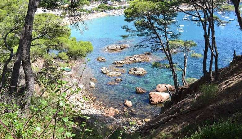 Caminos costeros en la costa brava