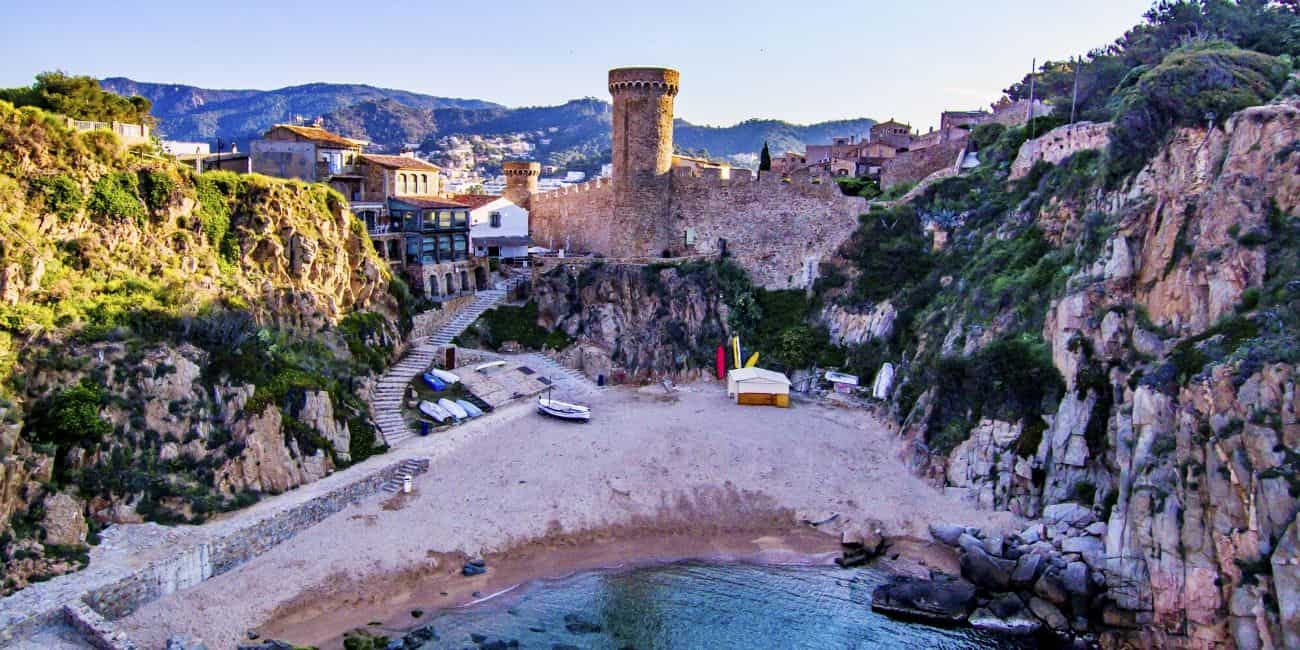 Playa Es Codolar Sous La Muraille De Tossa De Mar Costa Brava Tour Playa Es Codolar Sous La Muraille De Tossa De Mar Costa Brava Tour