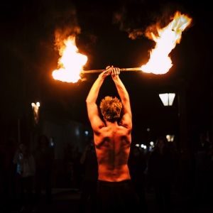 La Foire Médiévale à Besalu, spectacle de feu 
